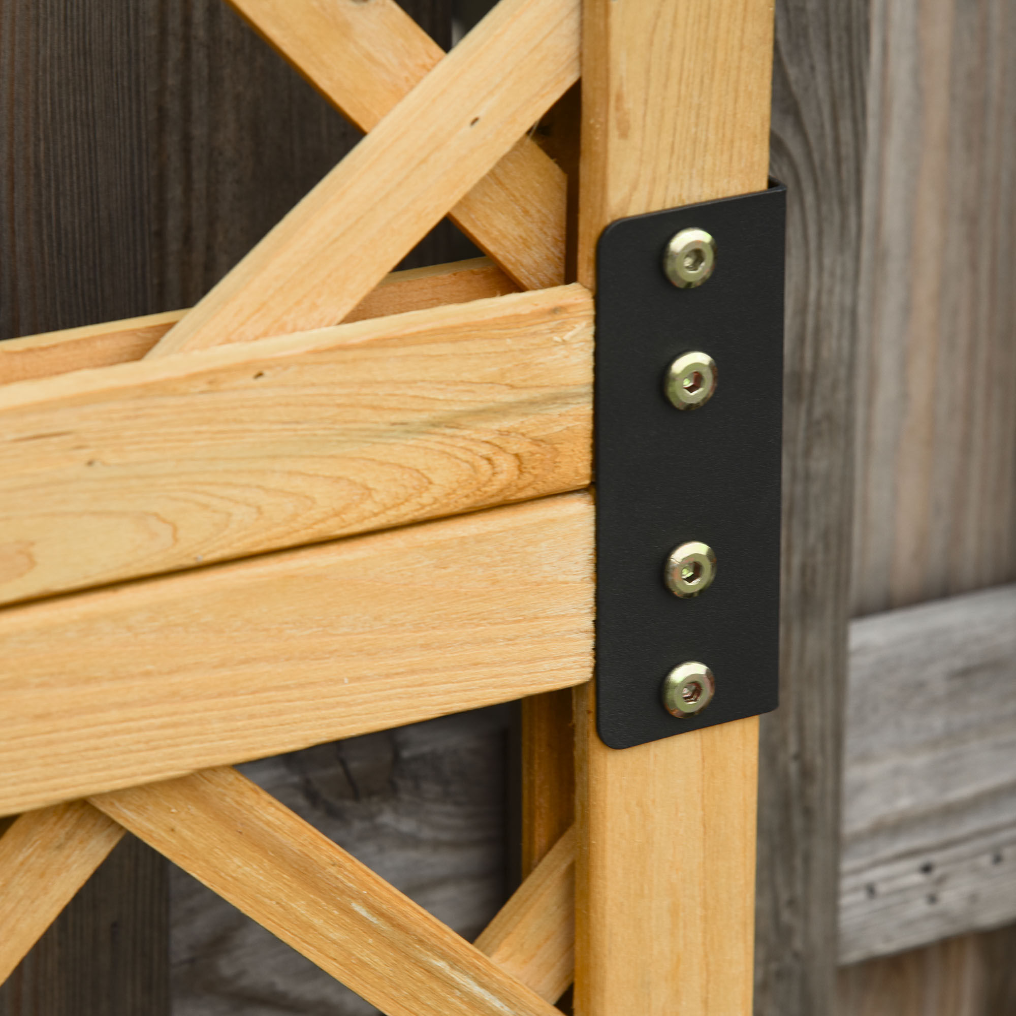 fioriera in legno con grigliato