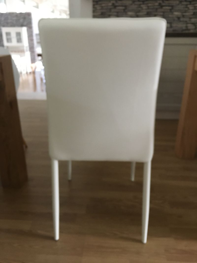 Set 4 sedie moderne in ecopelle bianca con struttura in metallo - BricoBravo